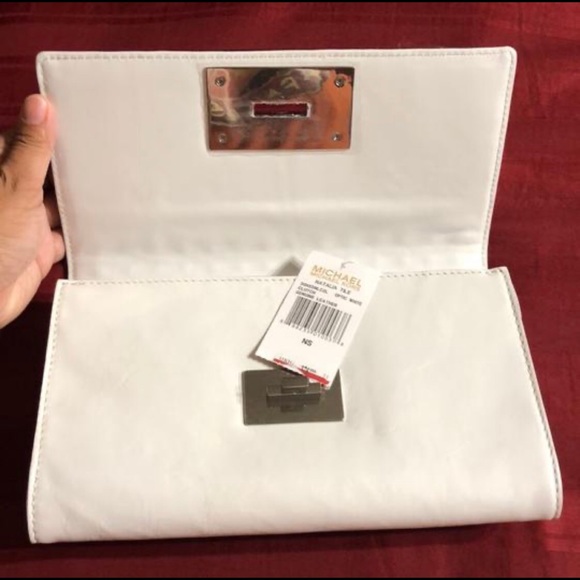 MICHAEL KORS NATALIA TILE GENUINE LEATHER CLUTCH - Picture 5 of 13